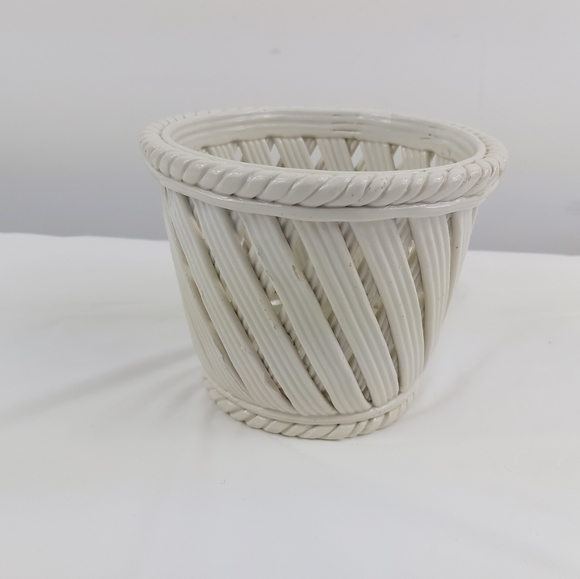 - Ceramic Latice woven planter made in Italy (Z13) - Picture 9 of 9